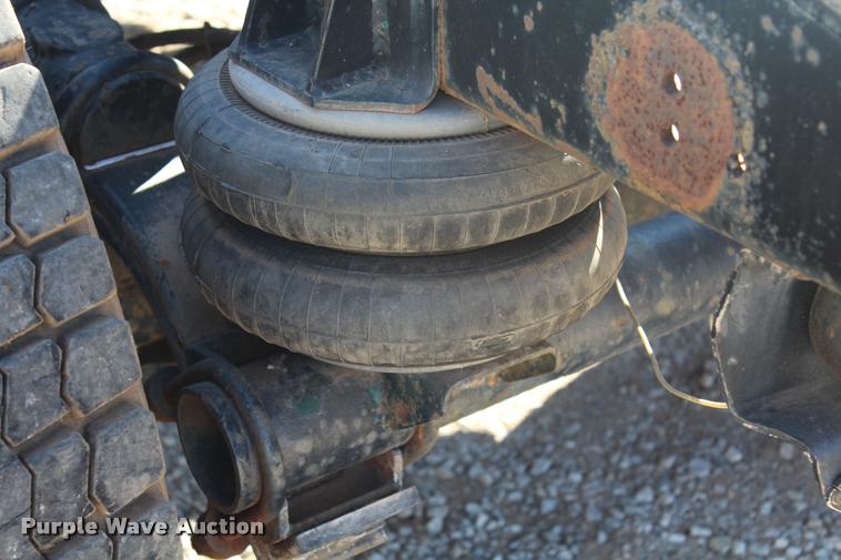 image for item L4804 1981 Freightliner FLT-8664T semi truck