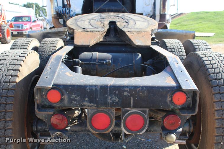 image for item L4804 1981 Freightliner FLT-8664T semi truck