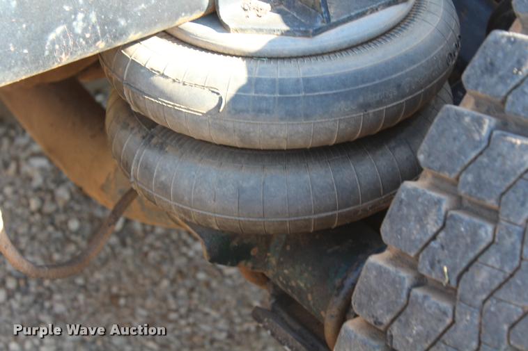 image for item L4804 1981 Freightliner FLT-8664T semi truck