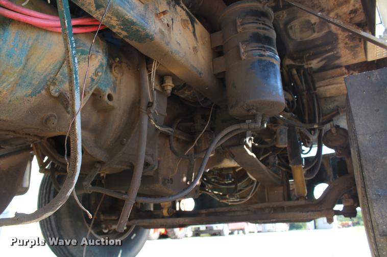 image for item L4804 1981 Freightliner FLT-8664T semi truck