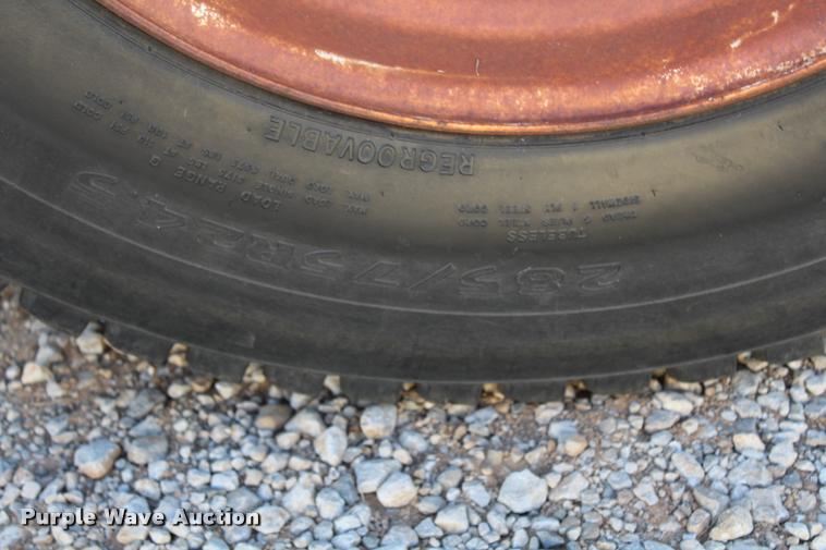 image for item L4804 1981 Freightliner FLT-8664T semi truck