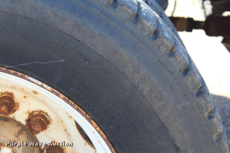 image for item L4804 1981 Freightliner FLT-8664T semi truck