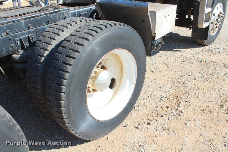 image for item L4804 1981 Freightliner FLT-8664T semi truck