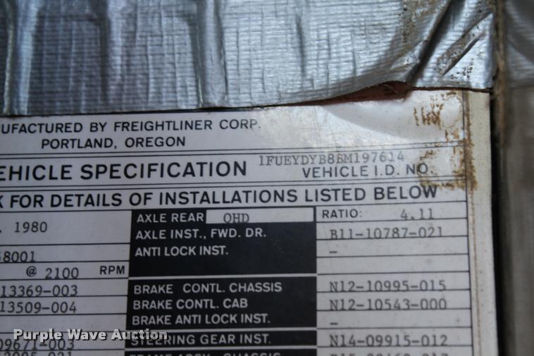 image for item L4804 1981 Freightliner FLT-8664T semi truck