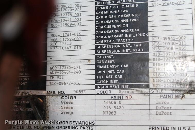 image for item L4804 1981 Freightliner FLT-8664T semi truck