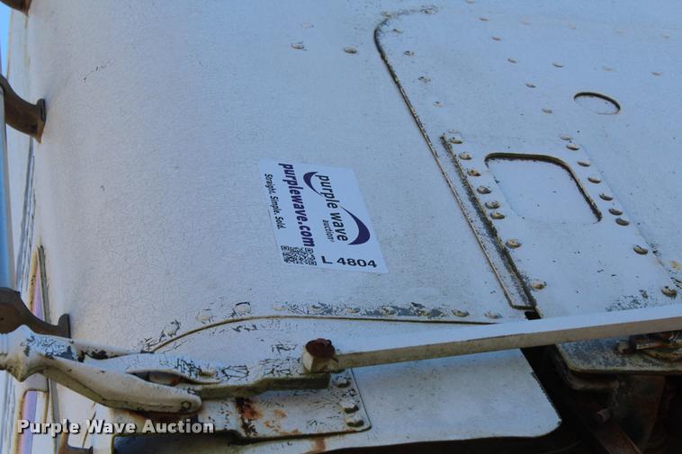 image for item L4804 1981 Freightliner FLT-8664T semi truck