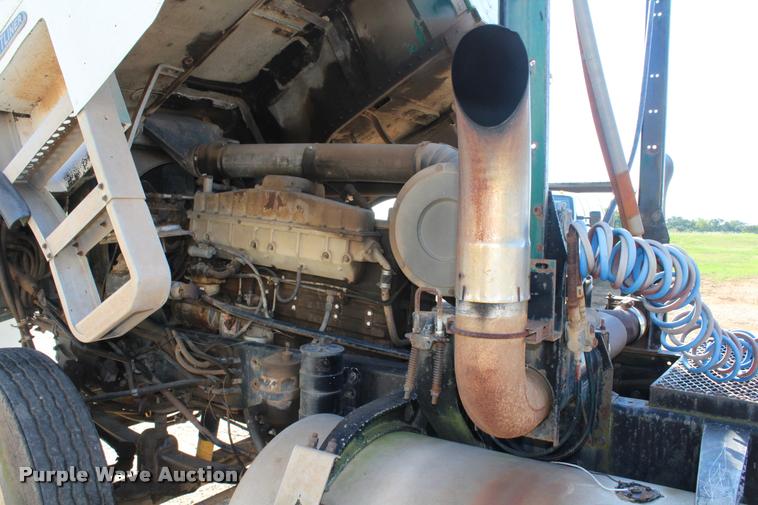 image for item L4804 1981 Freightliner FLT-8664T semi truck