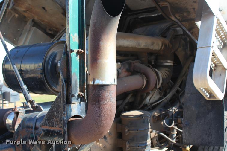 image for item L4804 1981 Freightliner FLT-8664T semi truck