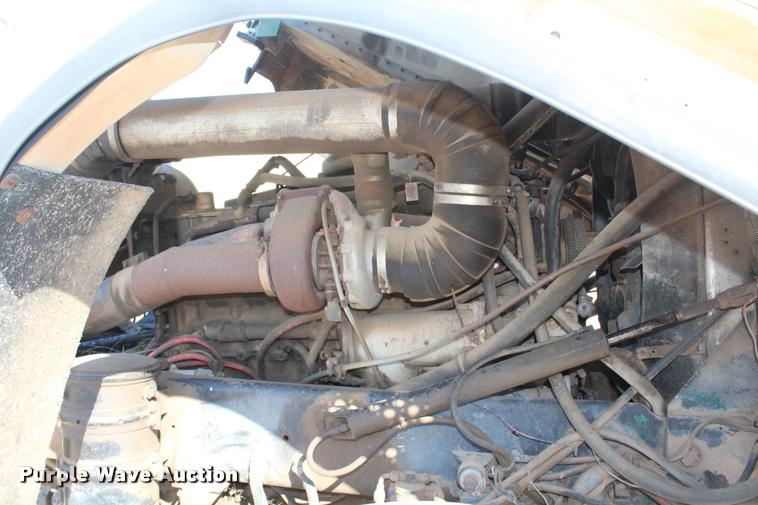 image for item L4804 1981 Freightliner FLT-8664T semi truck