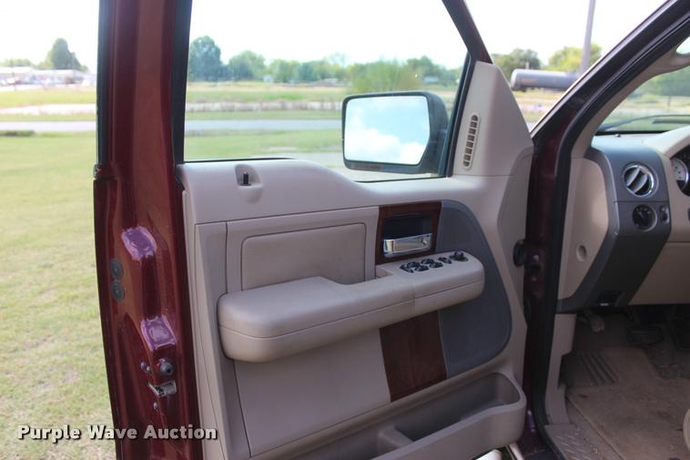 image for item L4809 2005 Ford F150 XLT SuperCrew pickup truck