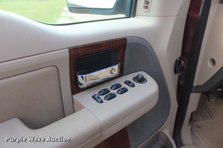 image for item L4809 2005 Ford F150 XLT SuperCrew pickup truck