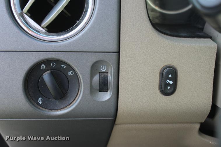 image for item L4809 2005 Ford F150 XLT SuperCrew pickup truck