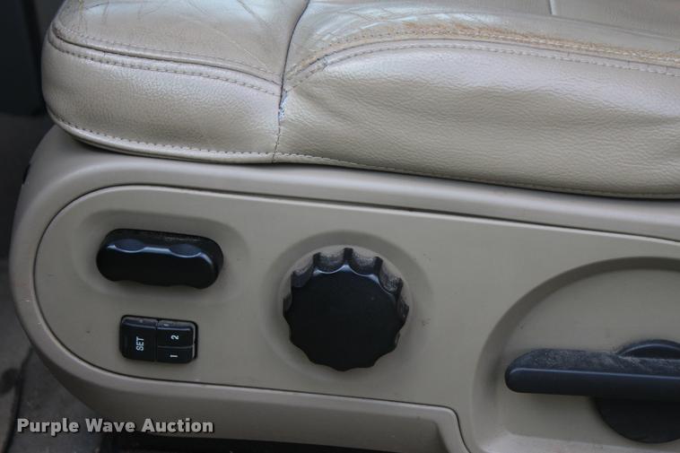 image for item L4809 2005 Ford F150 XLT SuperCrew pickup truck