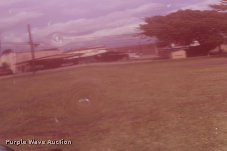 image for item L4809 2005 Ford F150 XLT SuperCrew pickup truck