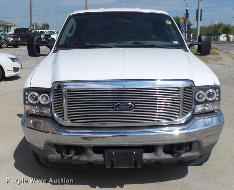 image for item L7126 2004 Ford F250 Super Duty XLT Crew Cab pickup truck