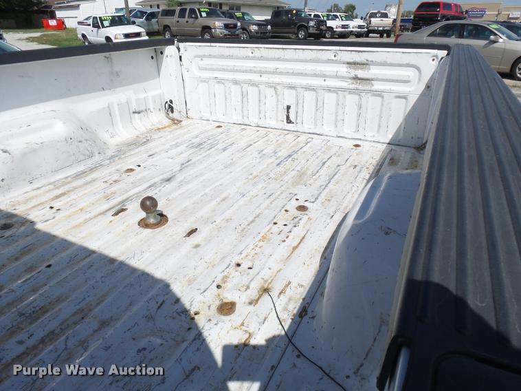 image for item L7126 2004 Ford F250 Super Duty XLT Crew Cab pickup truck