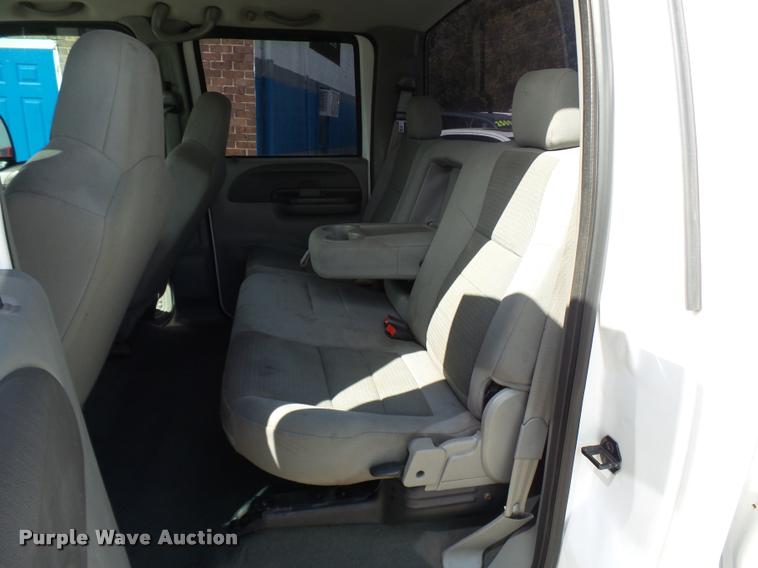 image for item L7126 2004 Ford F250 Super Duty XLT Crew Cab pickup truck