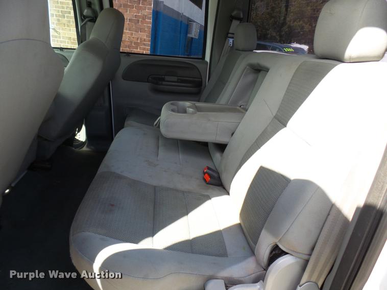 image for item L7126 2004 Ford F250 Super Duty XLT Crew Cab pickup truck