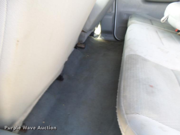 image for item L7126 2004 Ford F250 Super Duty XLT Crew Cab pickup truck