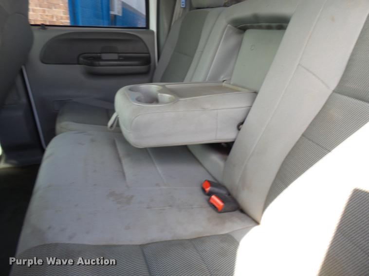 image for item L7126 2004 Ford F250 Super Duty XLT Crew Cab pickup truck