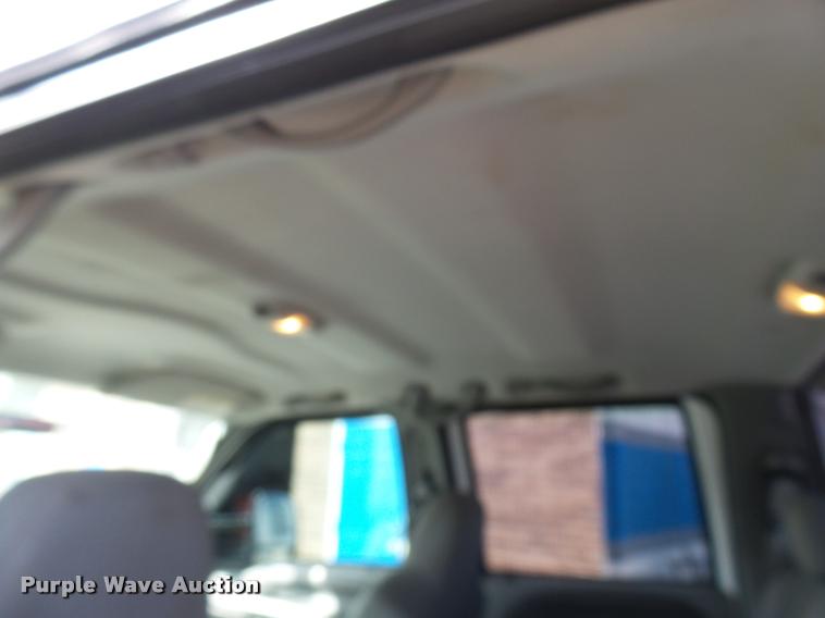 image for item L7126 2004 Ford F250 Super Duty XLT Crew Cab pickup truck