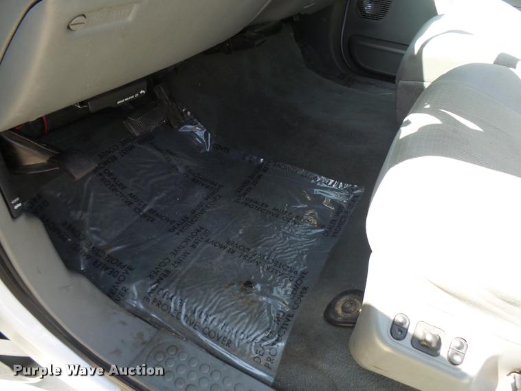 image for item L7126 2004 Ford F250 Super Duty XLT Crew Cab pickup truck