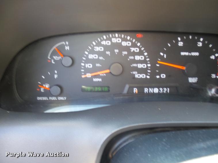 image for item L7126 2004 Ford F250 Super Duty XLT Crew Cab pickup truck