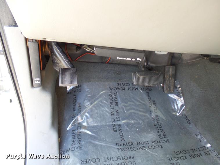 image for item L7126 2004 Ford F250 Super Duty XLT Crew Cab pickup truck