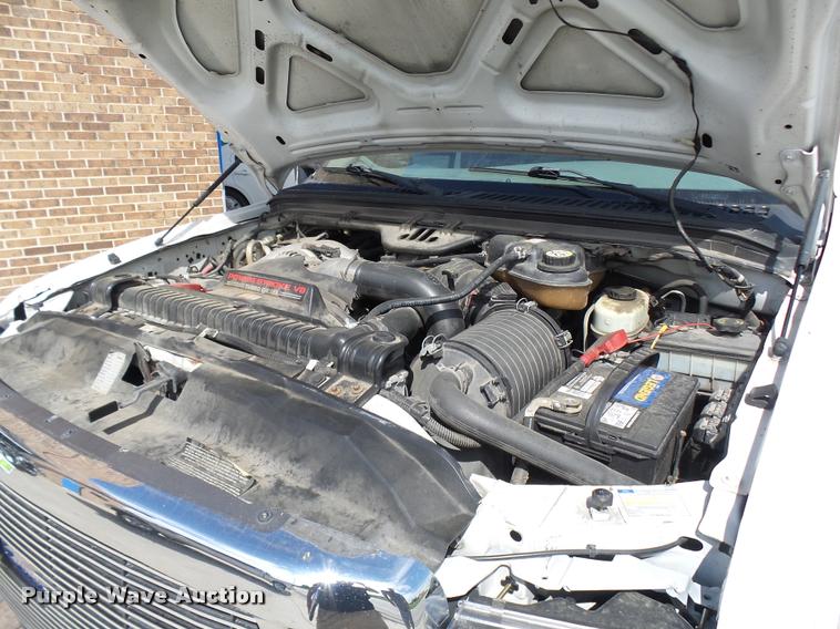 image for item L7126 2004 Ford F250 Super Duty XLT Crew Cab pickup truck