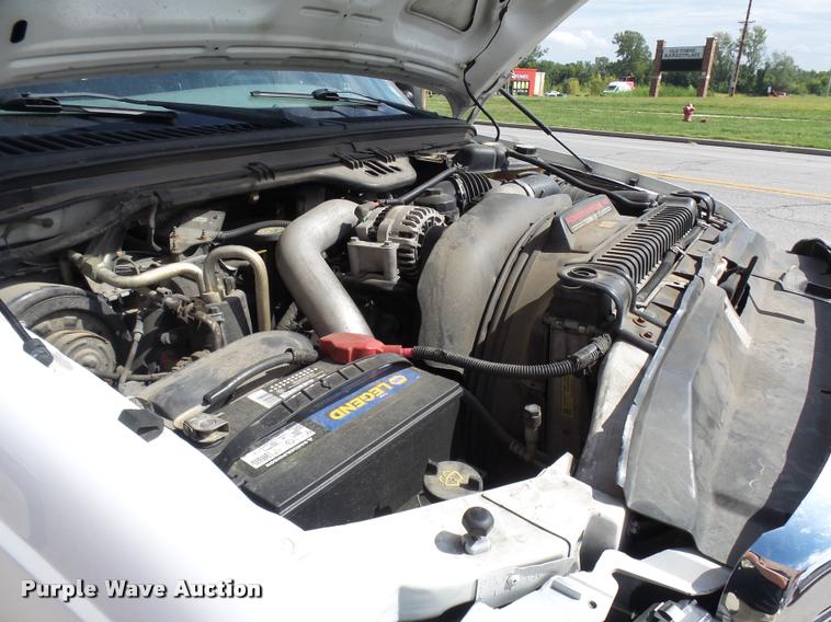 image for item L7126 2004 Ford F250 Super Duty XLT Crew Cab pickup truck