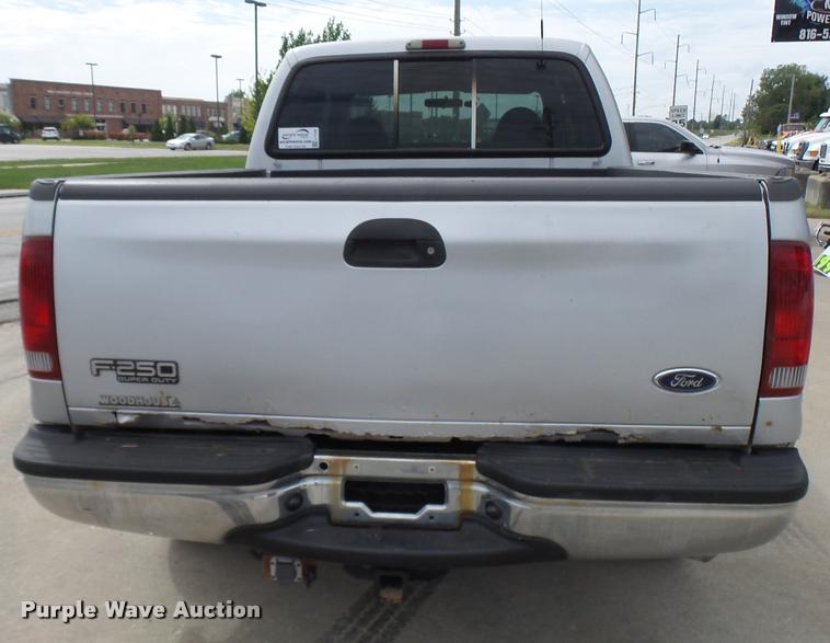 image for item L7128 2001 Ford F250 Super Duty XLT Crew Cab pickup truck