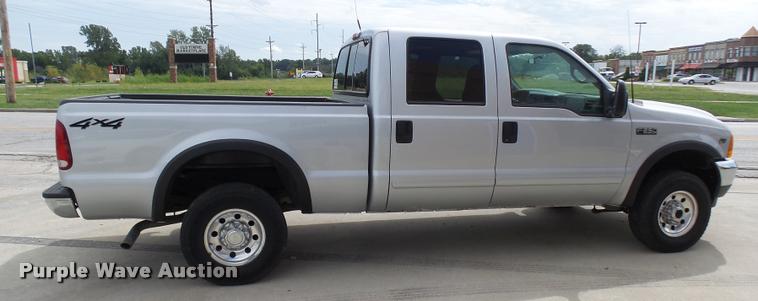 image for item L7128 2001 Ford F250 Super Duty XLT Crew Cab pickup truck