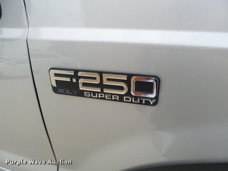 image for item L7128 2001 Ford F250 Super Duty XLT Crew Cab pickup truck