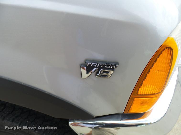 image for item L7128 2001 Ford F250 Super Duty XLT Crew Cab pickup truck