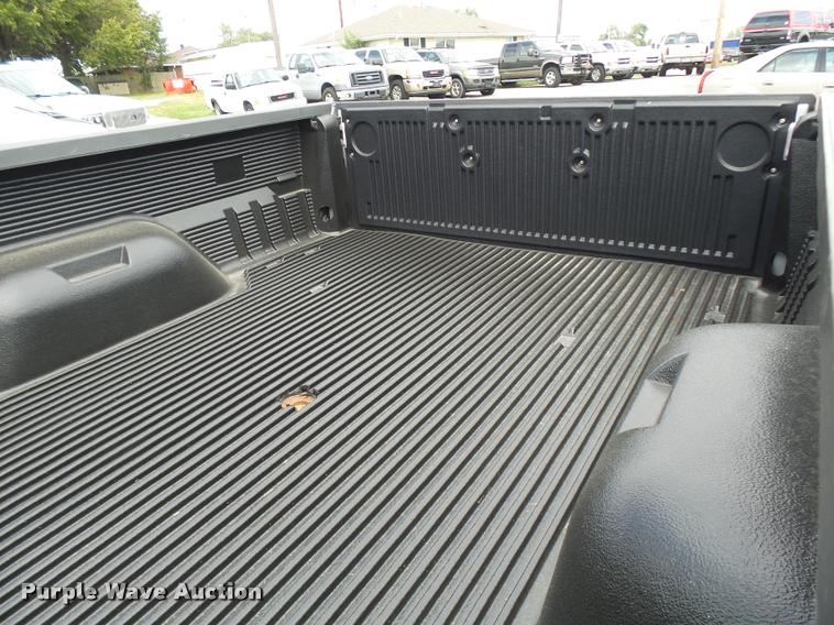 image for item L7128 2001 Ford F250 Super Duty XLT Crew Cab pickup truck