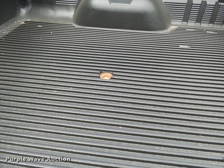 image for item L7128 2001 Ford F250 Super Duty XLT Crew Cab pickup truck