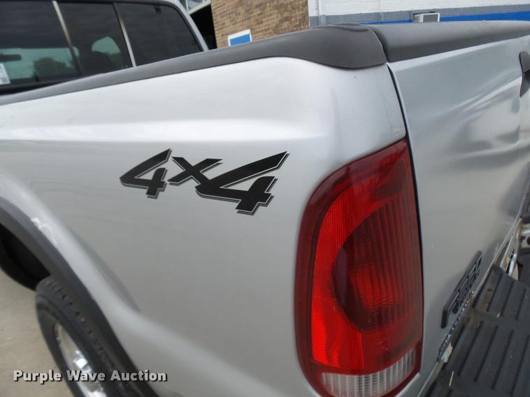 image for item L7128 2001 Ford F250 Super Duty XLT Crew Cab pickup truck