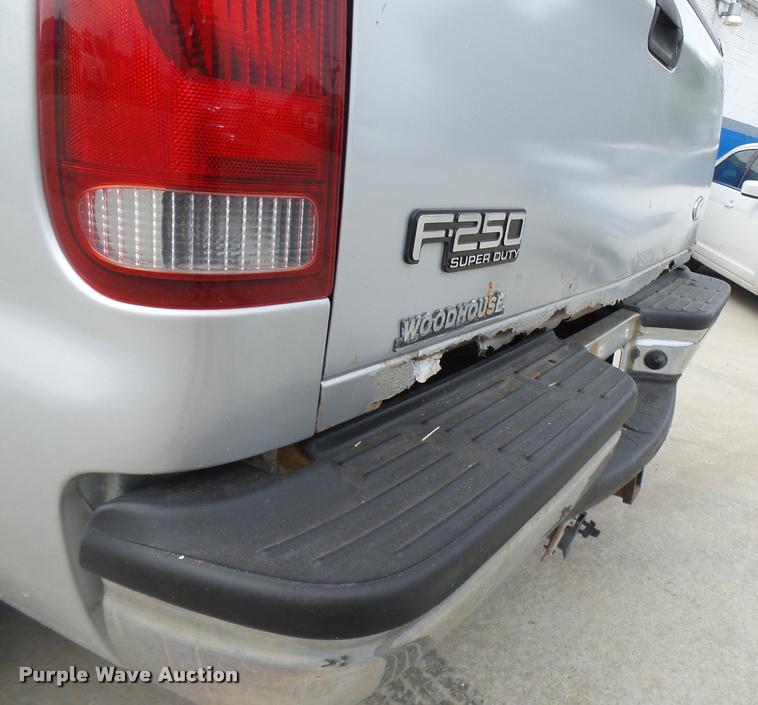 image for item L7128 2001 Ford F250 Super Duty XLT Crew Cab pickup truck