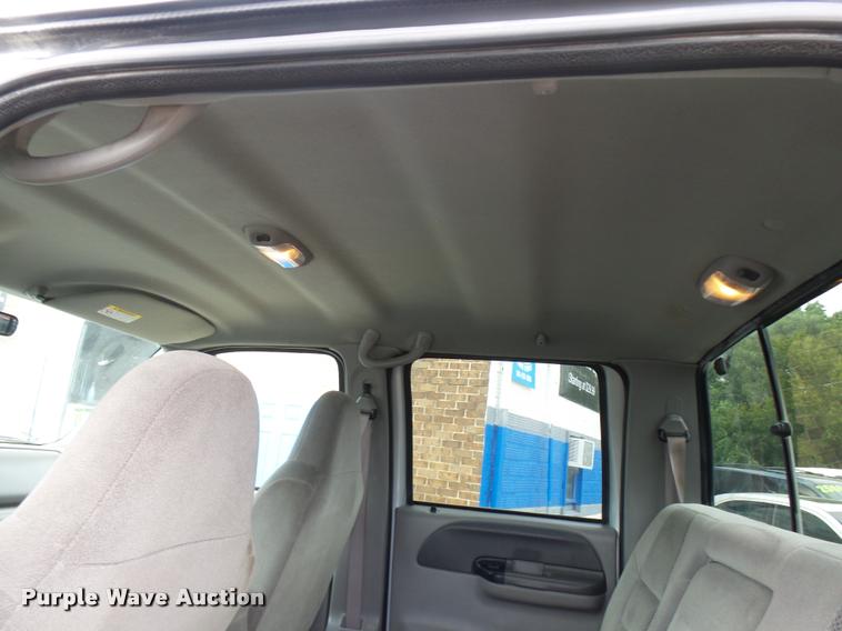 image for item L7128 2001 Ford F250 Super Duty XLT Crew Cab pickup truck