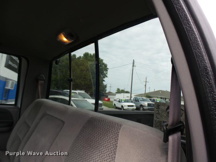 image for item L7128 2001 Ford F250 Super Duty XLT Crew Cab pickup truck