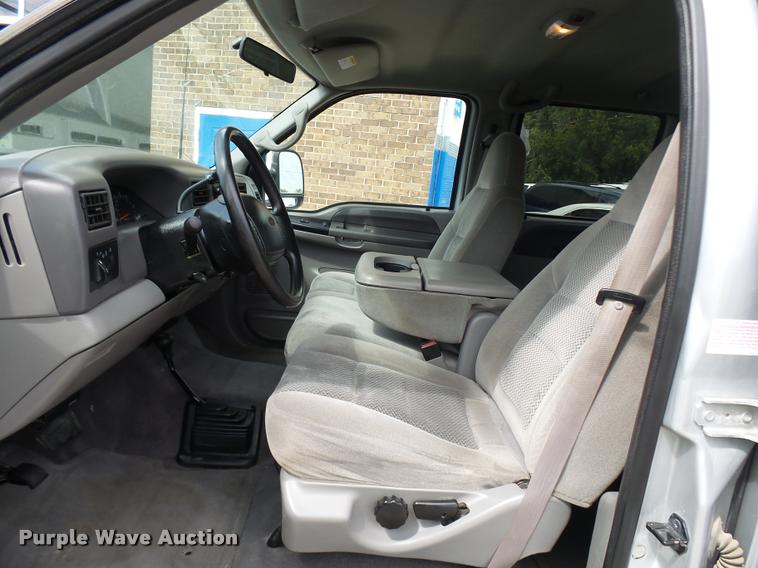 image for item L7128 2001 Ford F250 Super Duty XLT Crew Cab pickup truck