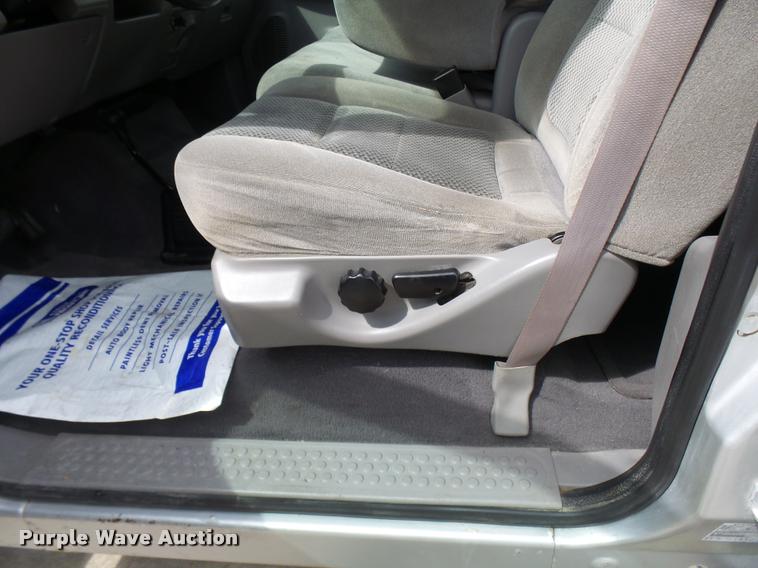 image for item L7128 2001 Ford F250 Super Duty XLT Crew Cab pickup truck