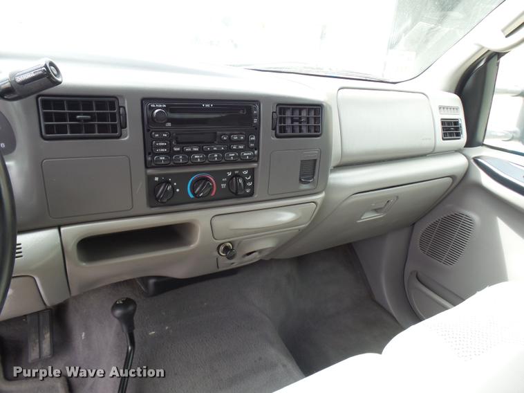 image for item L7128 2001 Ford F250 Super Duty XLT Crew Cab pickup truck