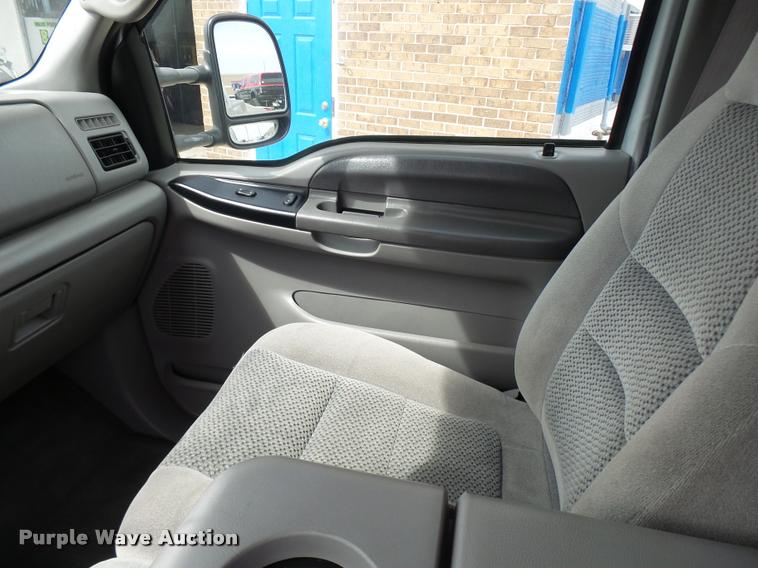 image for item L7128 2001 Ford F250 Super Duty XLT Crew Cab pickup truck