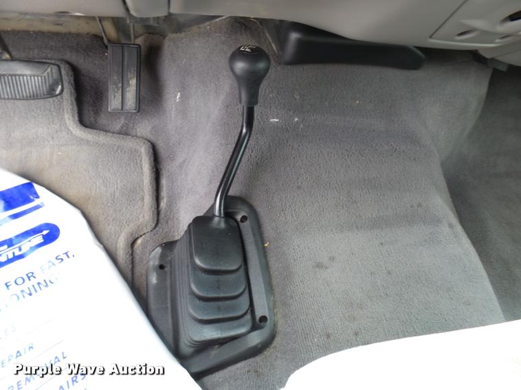 image for item L7128 2001 Ford F250 Super Duty XLT Crew Cab pickup truck