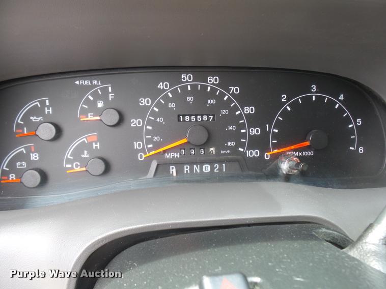 image for item L7128 2001 Ford F250 Super Duty XLT Crew Cab pickup truck