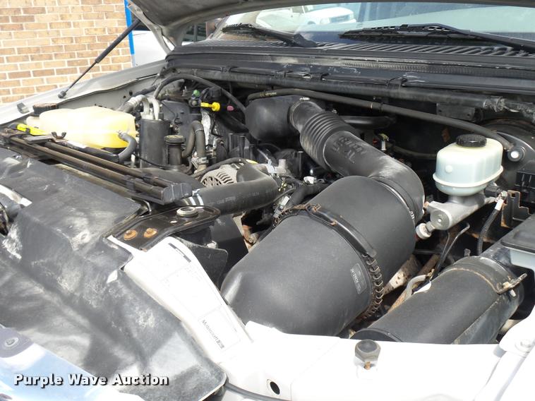 image for item L7128 2001 Ford F250 Super Duty XLT Crew Cab pickup truck