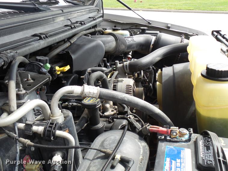 image for item L7128 2001 Ford F250 Super Duty XLT Crew Cab pickup truck