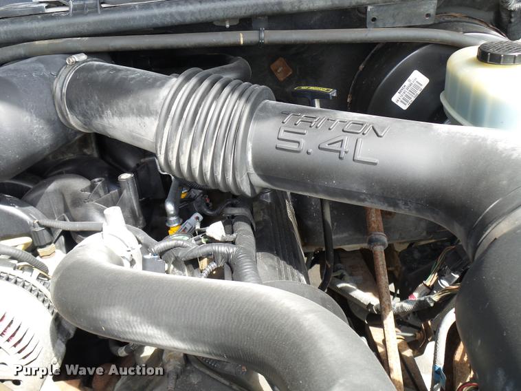 image for item L7128 2001 Ford F250 Super Duty XLT Crew Cab pickup truck