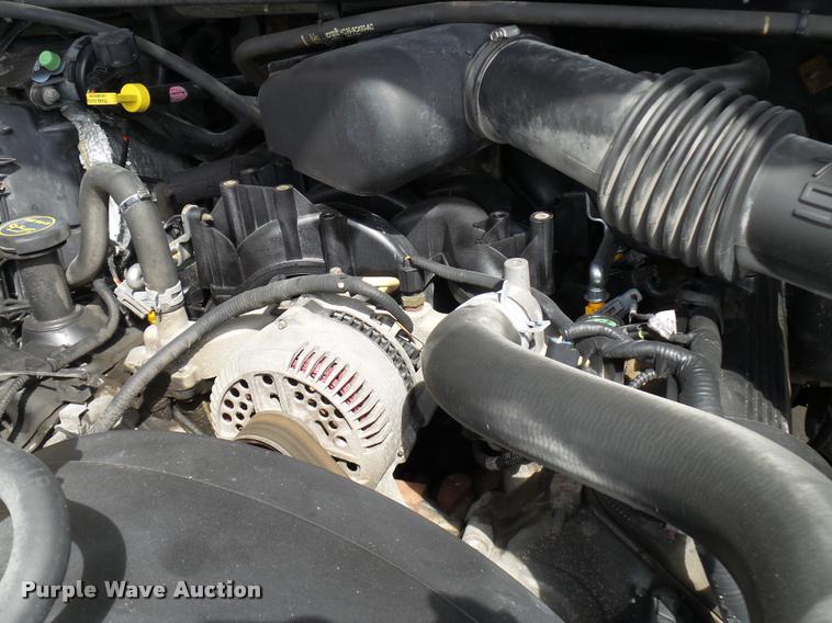 image for item L7128 2001 Ford F250 Super Duty XLT Crew Cab pickup truck